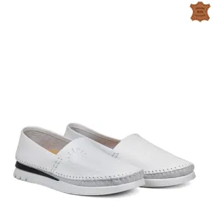 Бели дамски еспадрили от естествена кожа 2023035-2... Бели дамски еспадрили от естествена кожа 2023035-2...