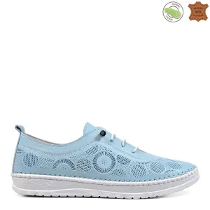 Леки дамски обувки от естествена кожа в светло син... Леки дамски обувки от естествена кожа в светло син...