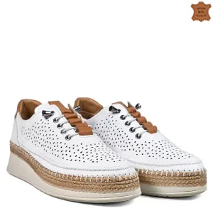 Дамски кожени обувки в бяло с ластични връзки 2023... Дамски кожени обувки в бяло с ластични връзки 2023...