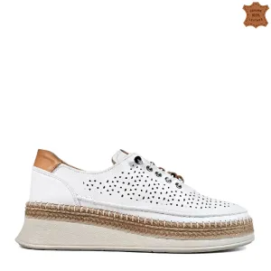 Дамски кожени обувки в бяло с ластични връзки 2023... Дамски кожени обувки в бяло с ластични връзки 2023...