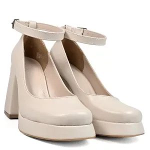 Елегантни дамски обувки в бежово на ток с платформ... Елегантни дамски обувки в бежово на ток с платформ...