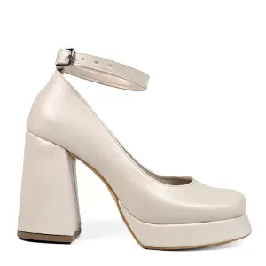 Елегантни дамски обувки в бежово на ток с платформ... Елегантни дамски обувки в бежово на ток с платформ...