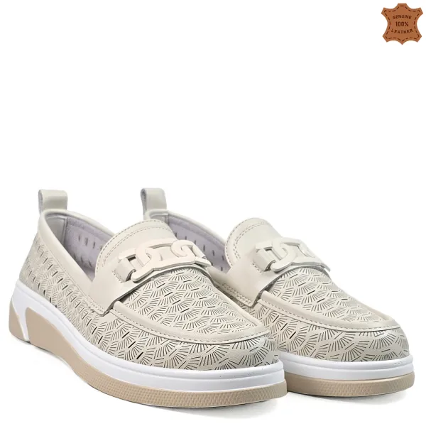 Кожени дамски лоуфъри в бежово с красив аксесоар A2322-3